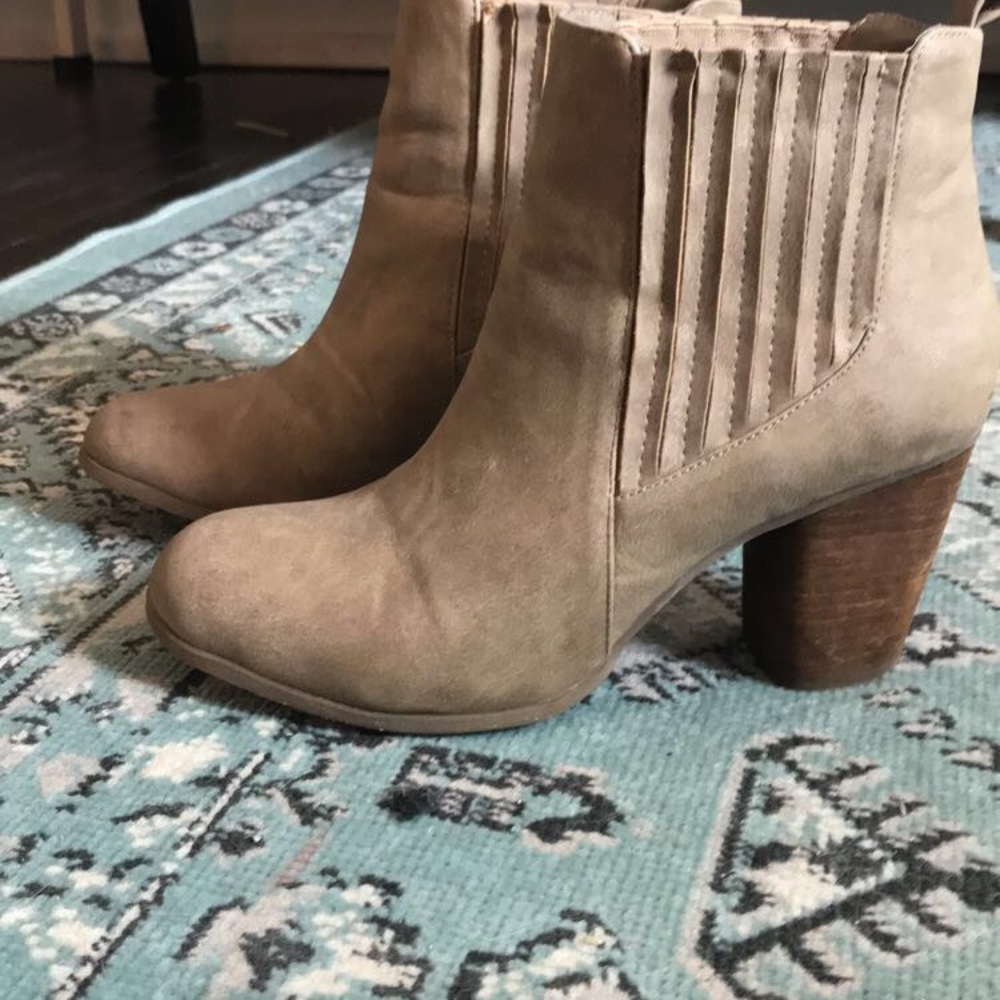 Steve Madden Tan Booties